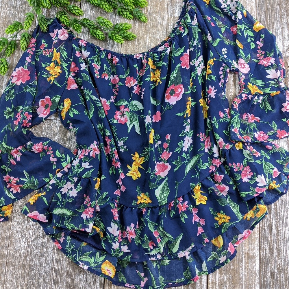 💗NWT Gorgeous Navy Floral Off Shoulder Top. XXL